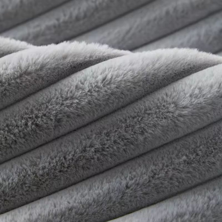 Détail du tissu côtelé doux de la housse de canapé DouceLigne™ gris