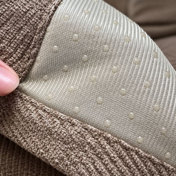 Dessous antidérapant de la housse de canapé en chenille BelleLigne™