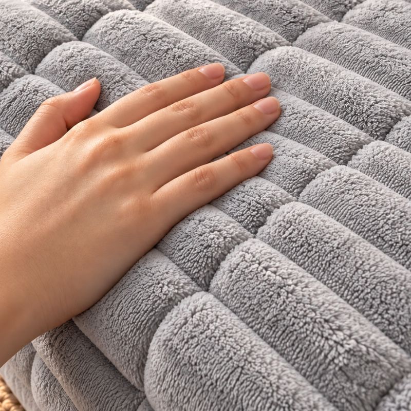 Tissu doux et matelassé de la housse de canapé intégrale CanapéIntégral™