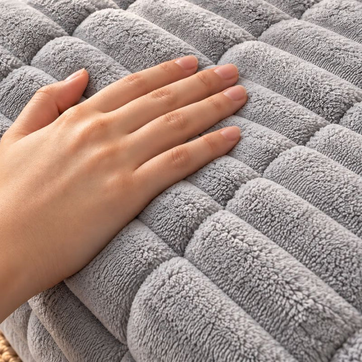 Tissu doux et matelassé de la housse de canapé intégrale CanapéIntégral™