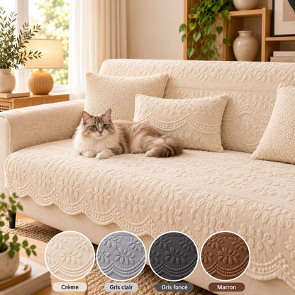Housse de canapé à relief CanapéVelours™ crème sur un canapé, avec un chat, et ses 4 coloris